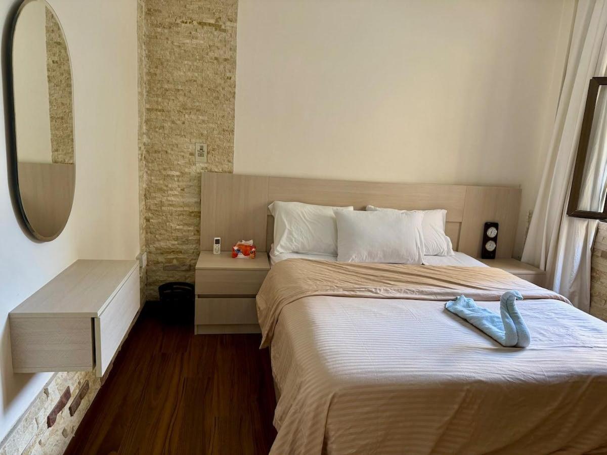 Cozy Modern In Rehab Apartment